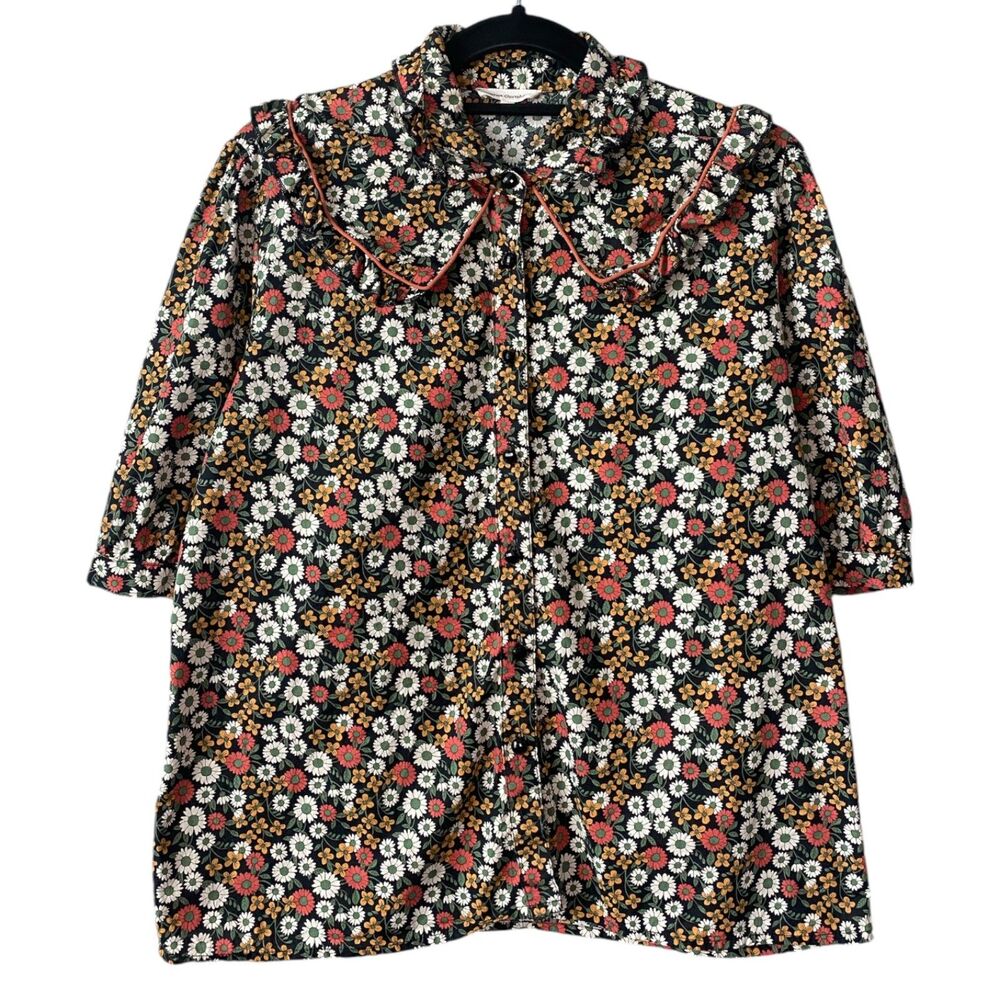 Saint Geraldine Ruffle Collar Short Sleeve Blouse Black Floral